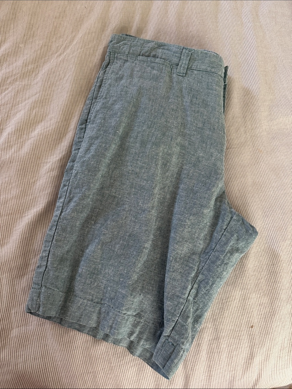 Men's Lightweight Chambray Shorts in Slate Green